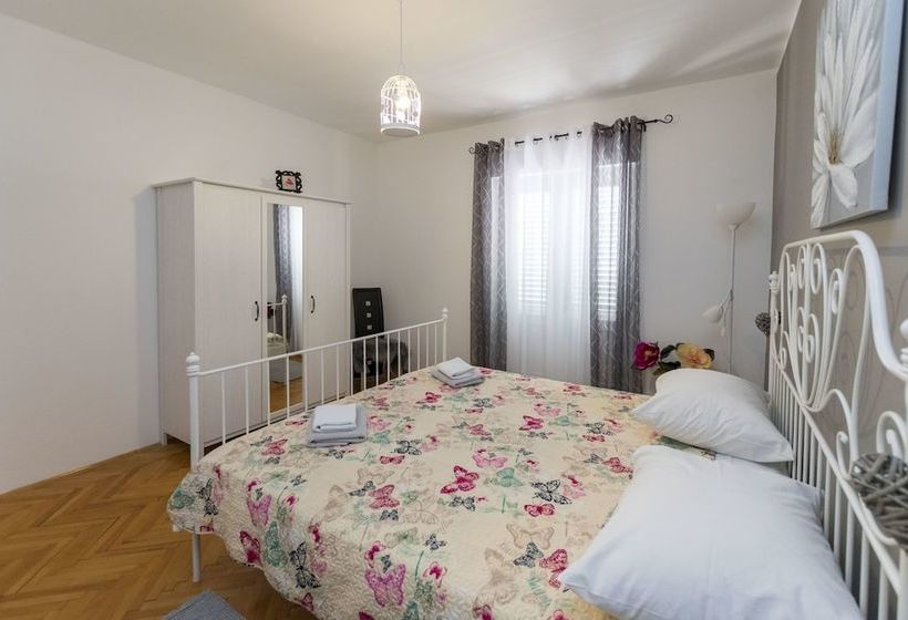 Apartments Zmika