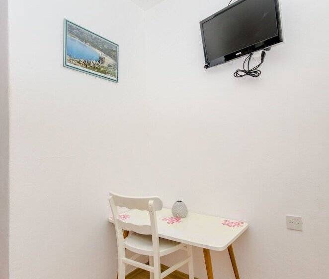 Apartment And Rooms Ivan