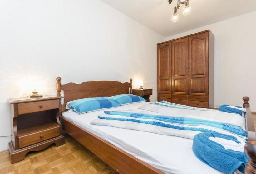 Apartments Little Spring