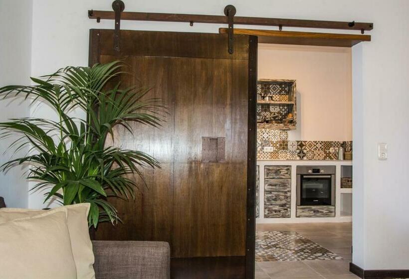 Casa Tahiche   Jacuzzi, Wifi & Bbq