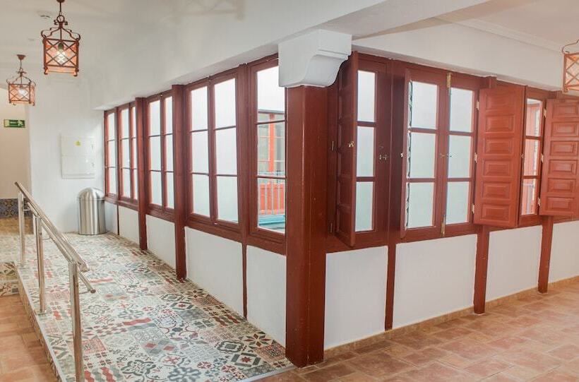 بنسيون Vivian S Guest House