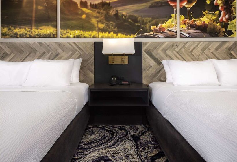 هتل Clarion Inn Biltmore Village