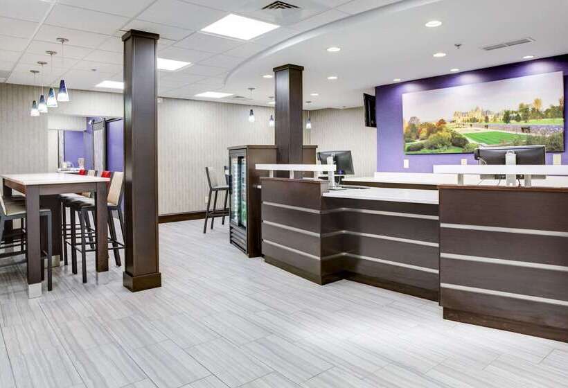 هتل Clarion Inn Biltmore Village