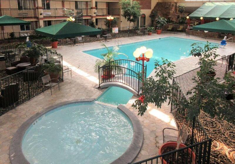 هتل Clarion Inn