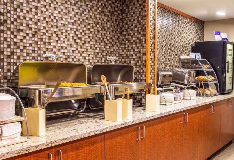 בית מלון כפרי Clarion Inn