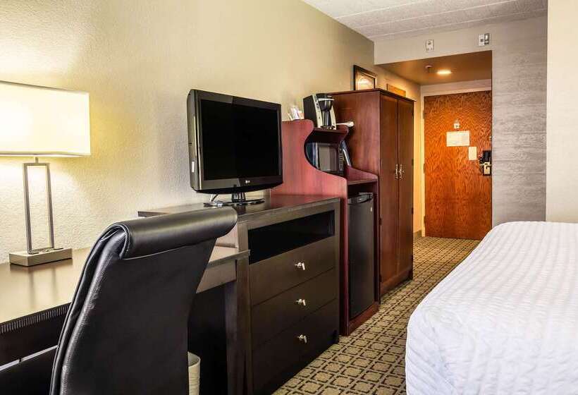 בית מלון כפרי Clarion Inn