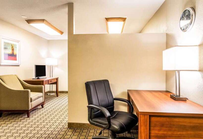 בית מלון כפרי Clarion Inn
