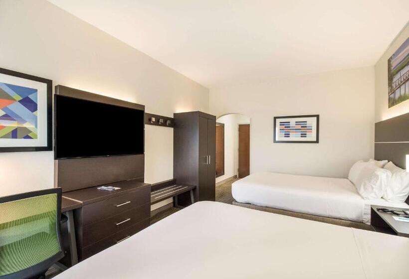 هتل Clarion Pointe New Bern