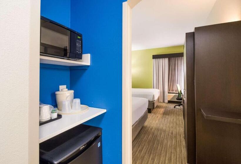 هتل Clarion Pointe New Bern