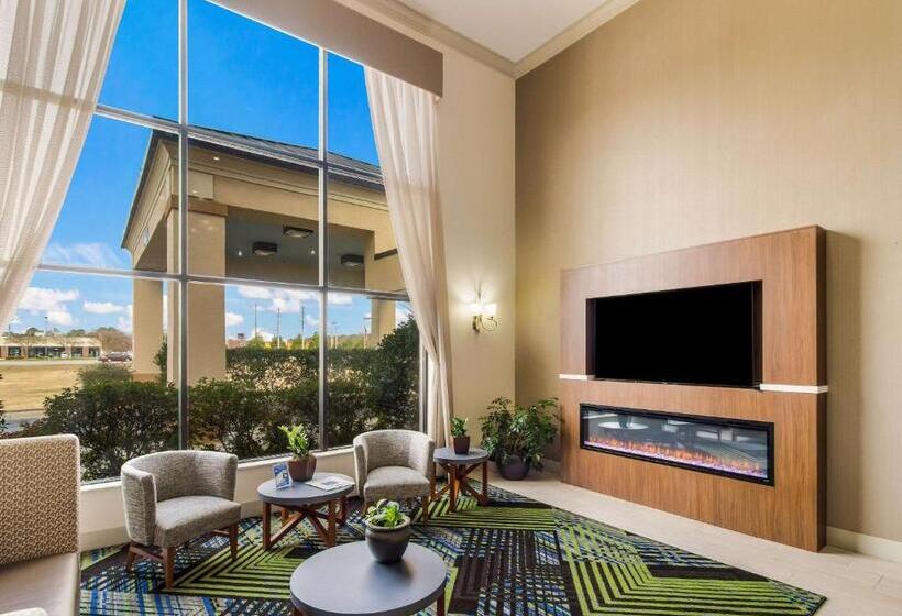 هتل Clarion Pointe New Bern