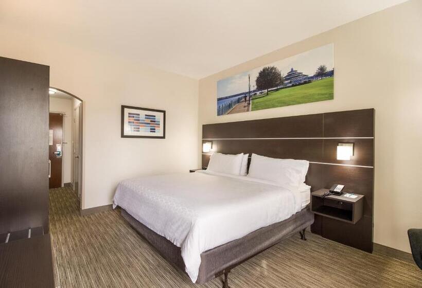 هتل Clarion Pointe New Bern