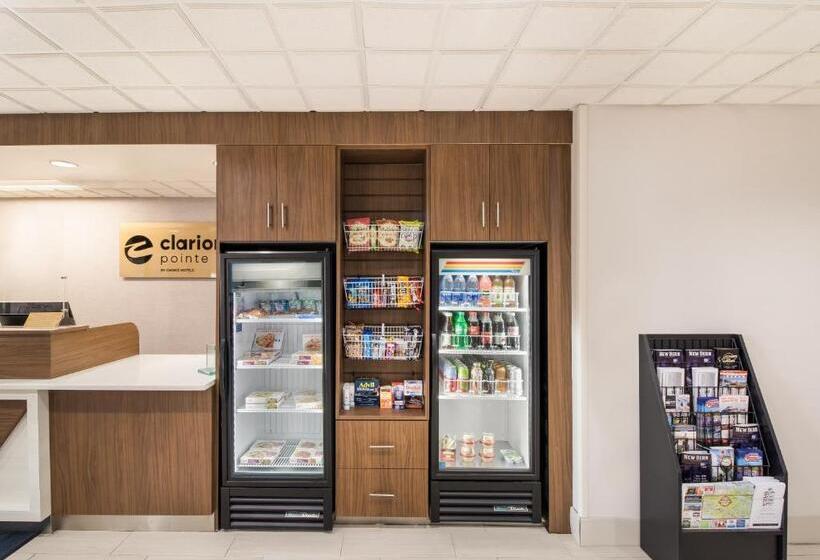 هتل Clarion Pointe New Bern