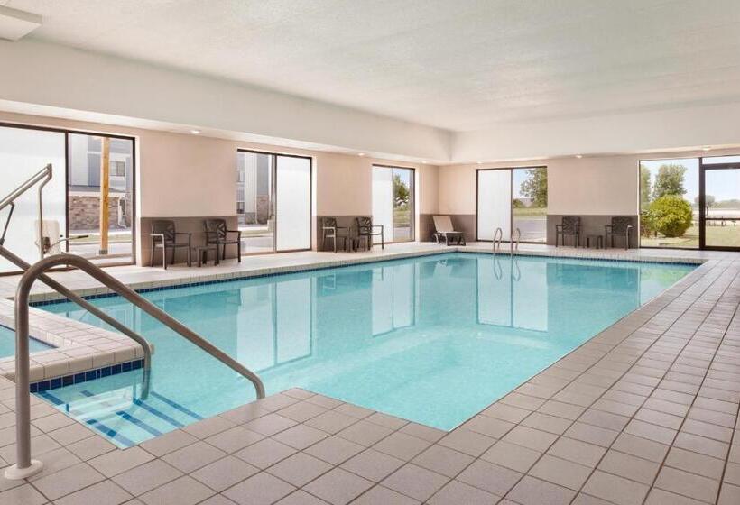 בית מלון כפרי Country Inn & Suites By Radisson Mt. Pleasantracine West Wi