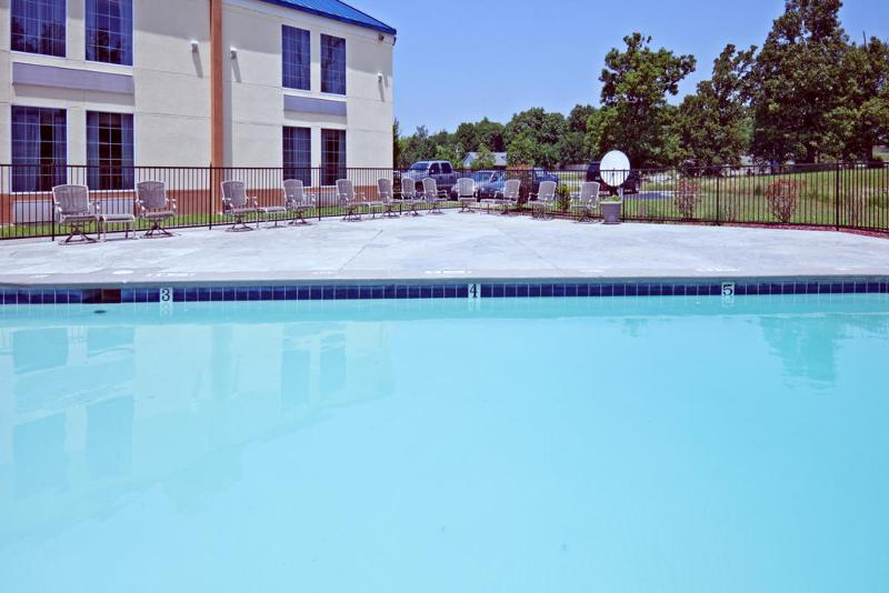 هتل Days Inn & Suites By Wyndham Tahlequah