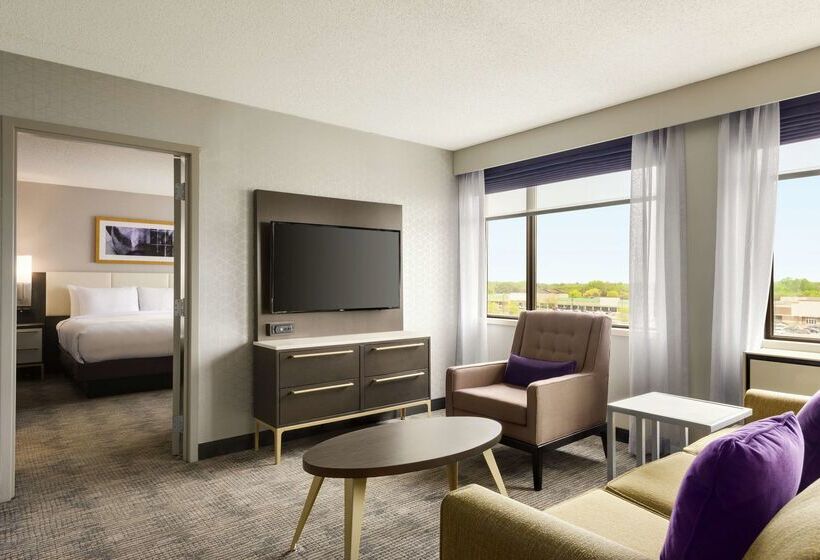 هتل Doubletree By Hilton St. Paul East