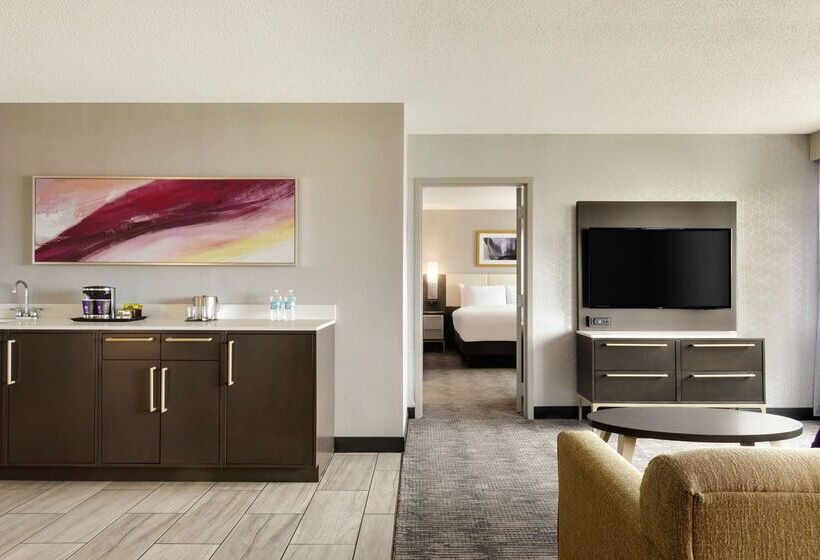 هتل Doubletree By Hilton St. Paul East