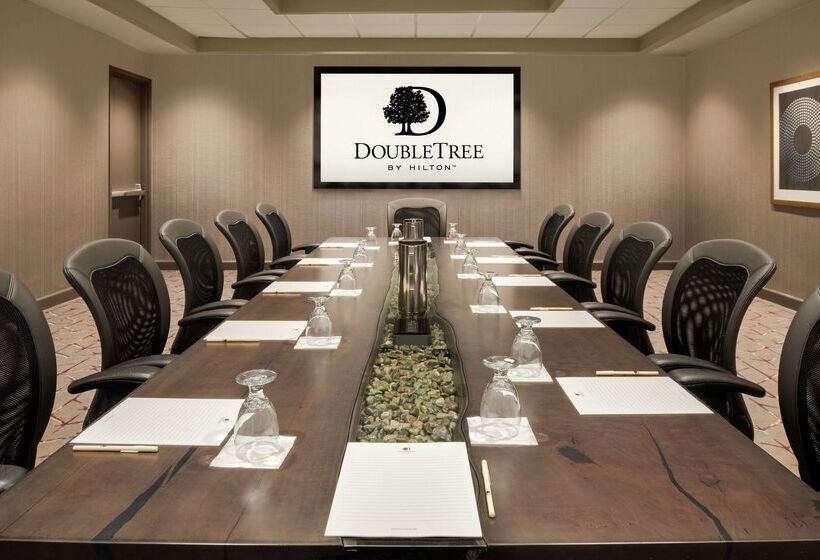 هتل Doubletree By Hilton St. Paul East