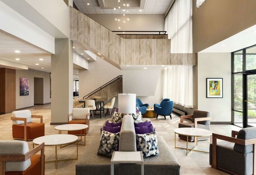 هتل Doubletree By Hilton St. Paul East