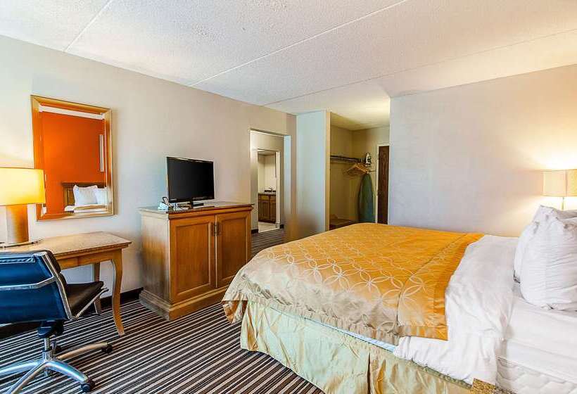 호텔 Econo Lodge Inn & Suites