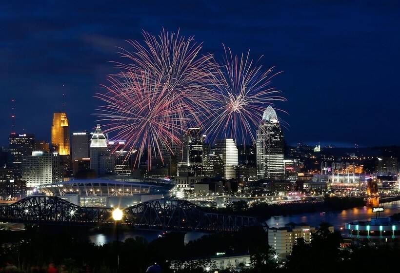 هتل Holiday Inn Cincinnati Airport, An Ihg