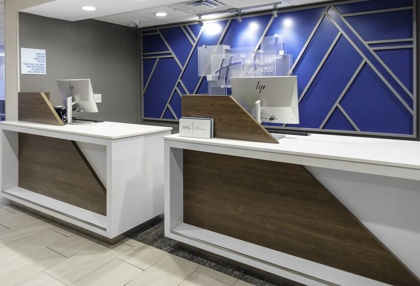 هتل Holiday Inn Express And Suites Kimball By Ihg