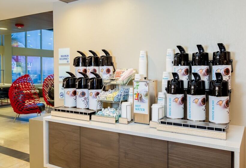 هتل Holiday Inn Express Orange Beach   On The Beach, An Ihg