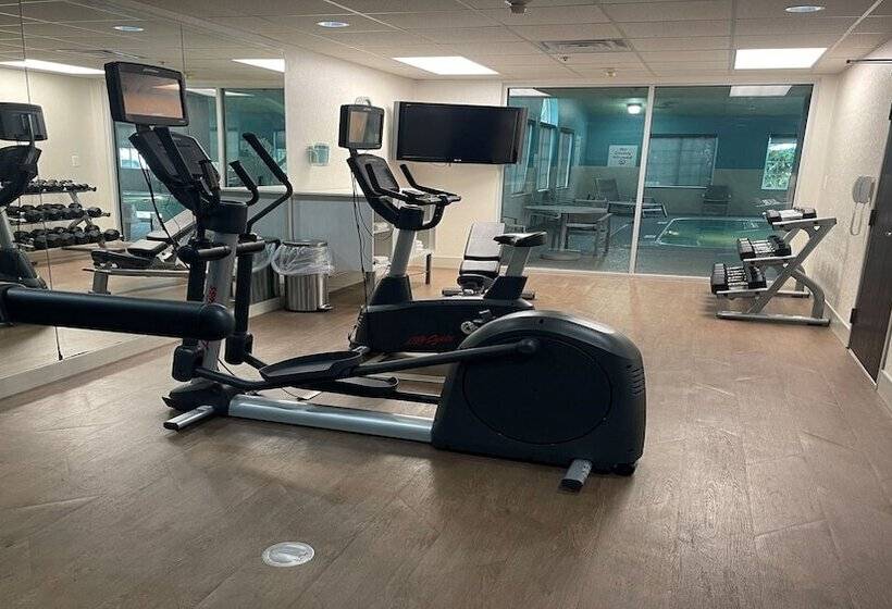 Отель Holiday Inn Express & Suites Ashtabula Geneva, An Ihg
