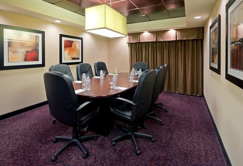 هتل Holiday Inn South Plainfield Piscataway, An Ihg