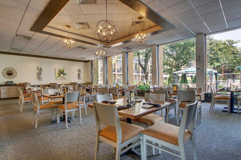 Отель Holiday Inn Westbury Long Island, An Ihg