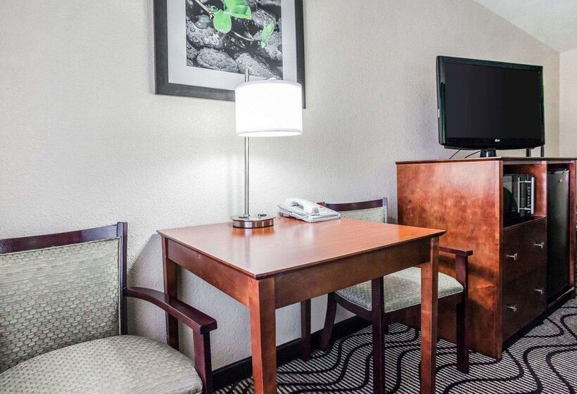 בית מלון כפרי Quality Inn & Suites Altoona   Des Moines