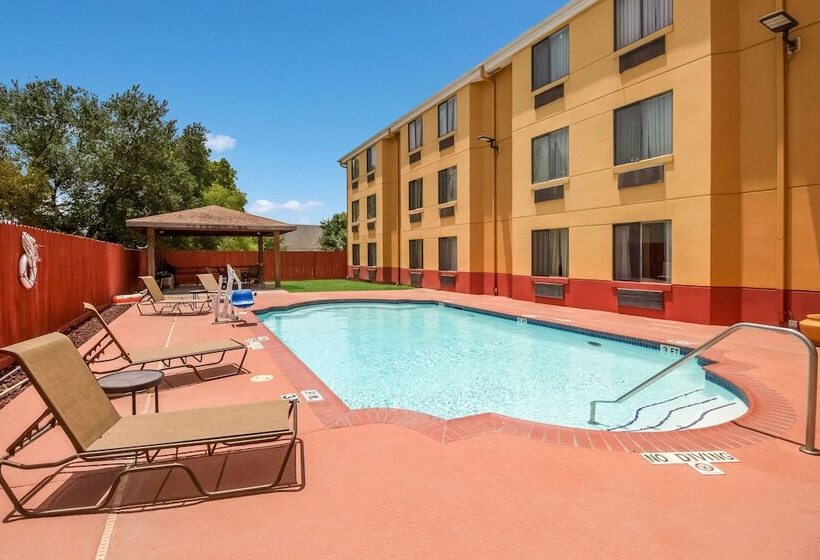בית מלון כפרי Quality Inn Baytown  Houston East