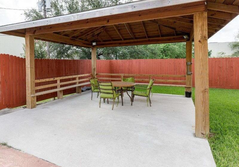 בית מלון כפרי Quality Inn Baytown  Houston East