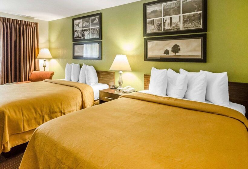 בית מלון כפרי Quality Inn