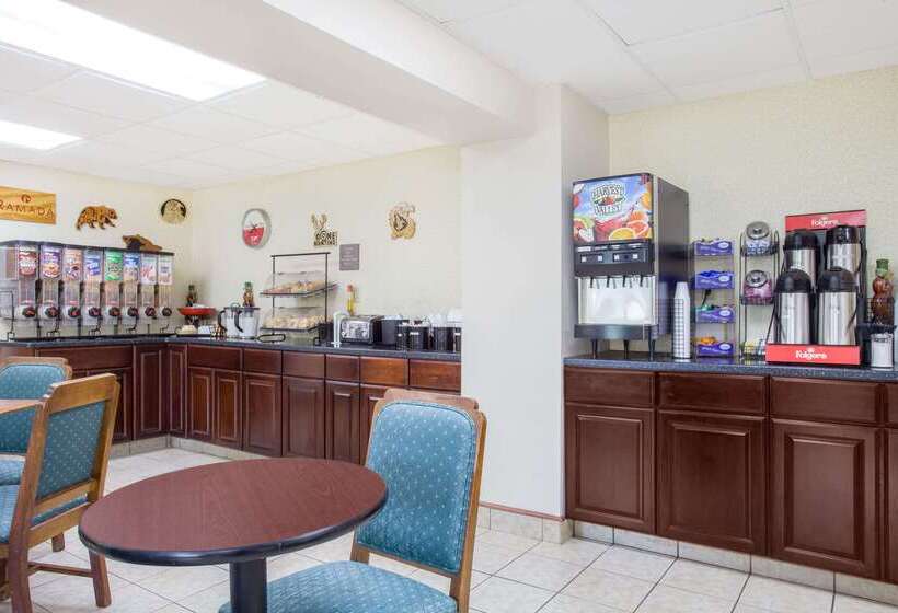 فندق Ramada By Wyndham Angola/fremont Area