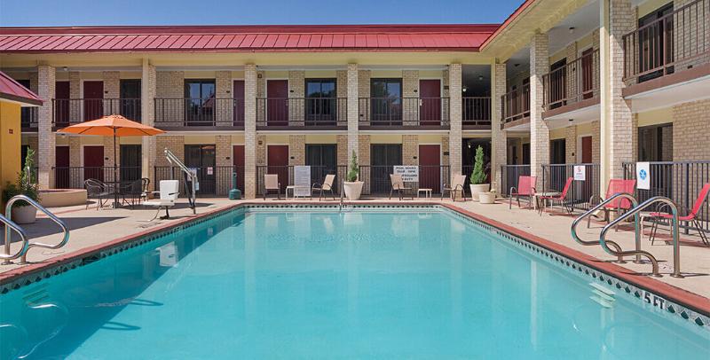 هتل Red Roof Inn Plus+ Dallas   Addison