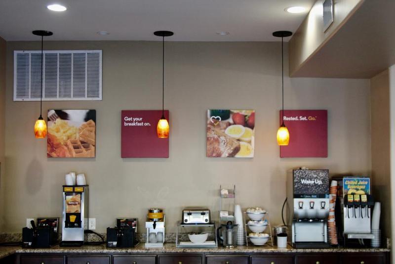 هتل Red Roof Inn Plus+ Dallas   Addison