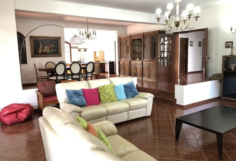 Aroeira’s Paradise Villa With Pool