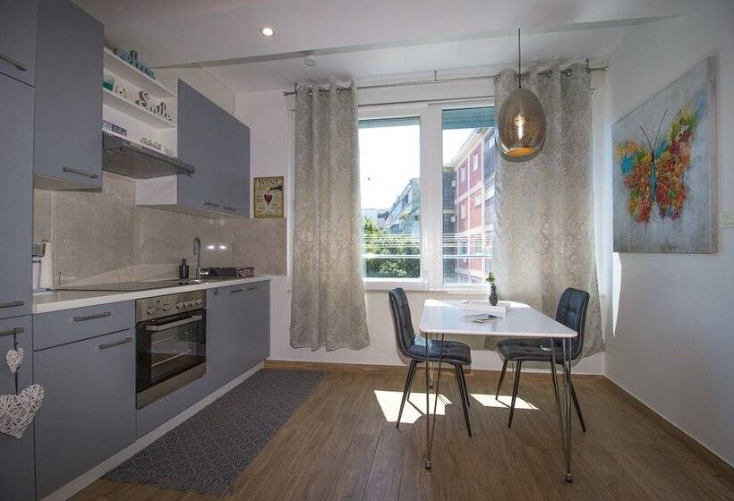 Brand New Suite Next To Palace & Beach