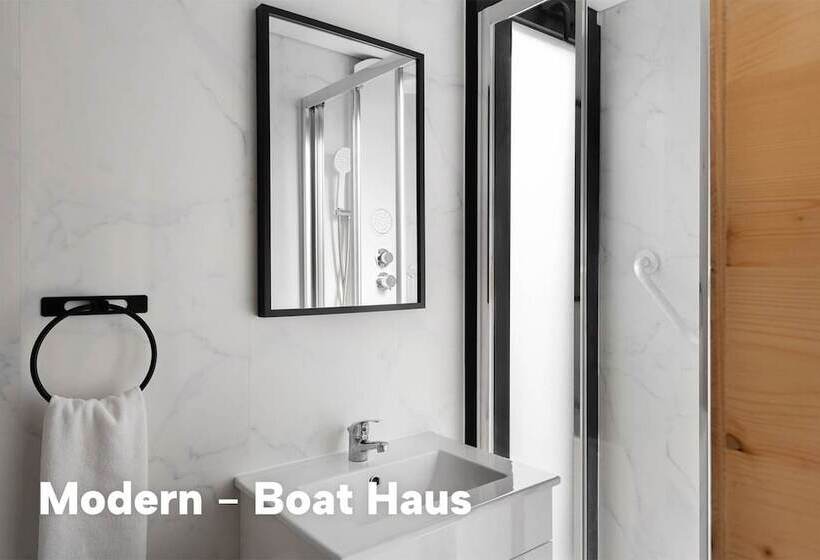 هتل Boat Haus Mediterranean Experience Alcaidesa  La Linea