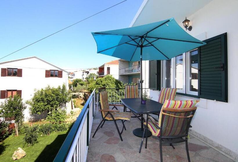 Luxury House With Pool