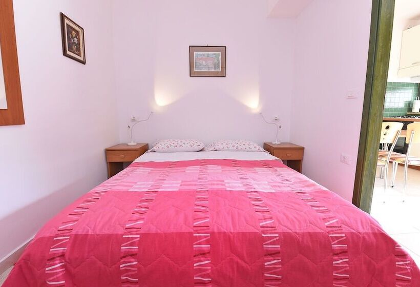 Apartment 1550