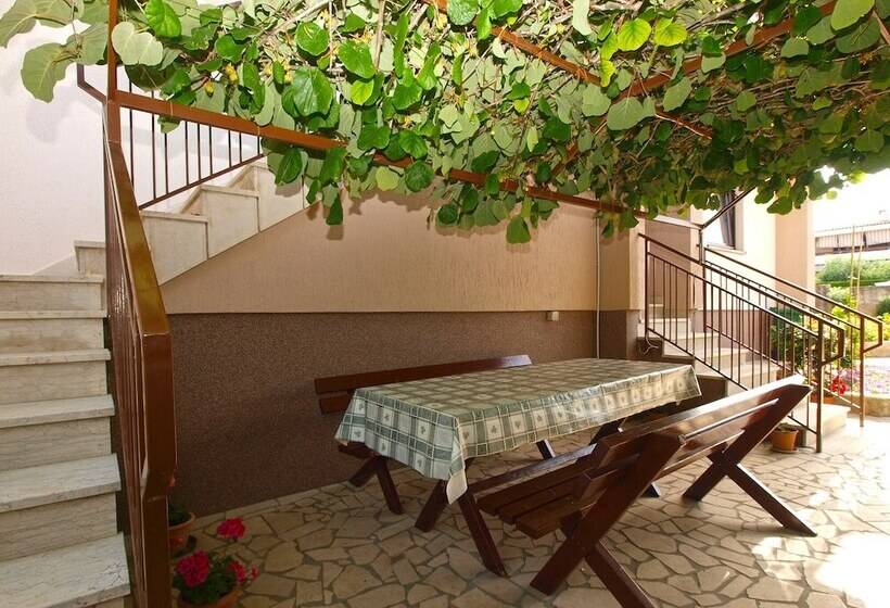Apartment 1563
