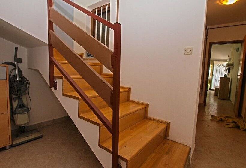 Apartment 958