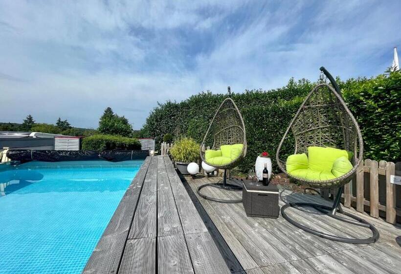 Ferienwohnung Schlossblick   4 Sterne Sauna Pool Whirlpool Privat