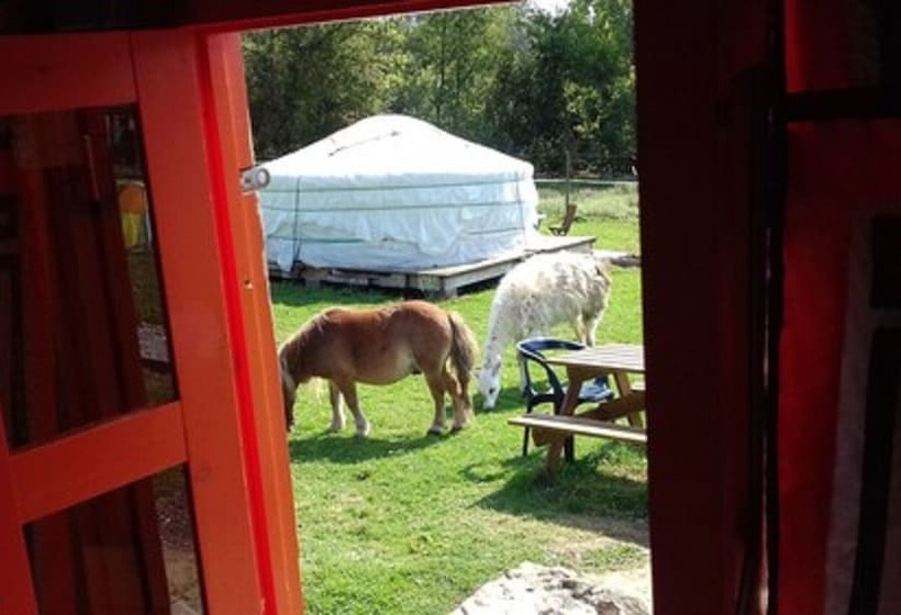 פנסיון Yourtes Du Moulin Bertrand