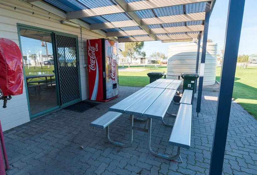 فندق Edithburgh Caravan Park