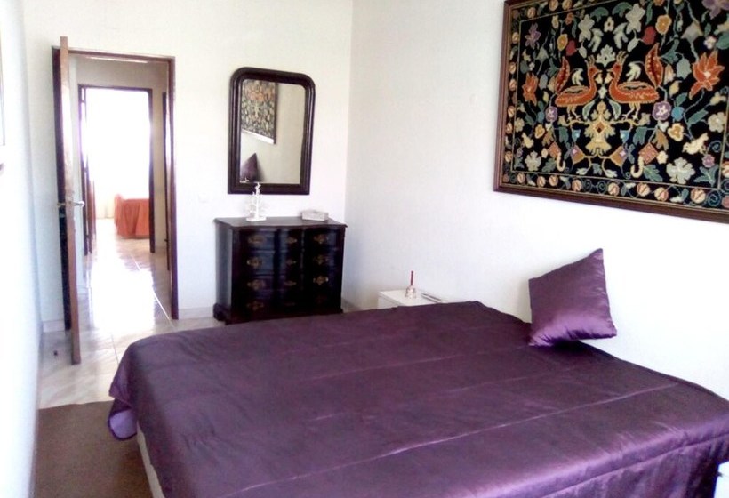 House With 4 Bedrooms In Corroios, With Pool Access, Enclosed Garden And Wifi  4 Km From The Beach