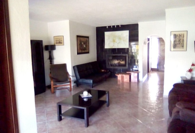 House With 4 Bedrooms In Corroios, With Pool Access, Enclosed Garden And Wifi  4 Km From The Beach