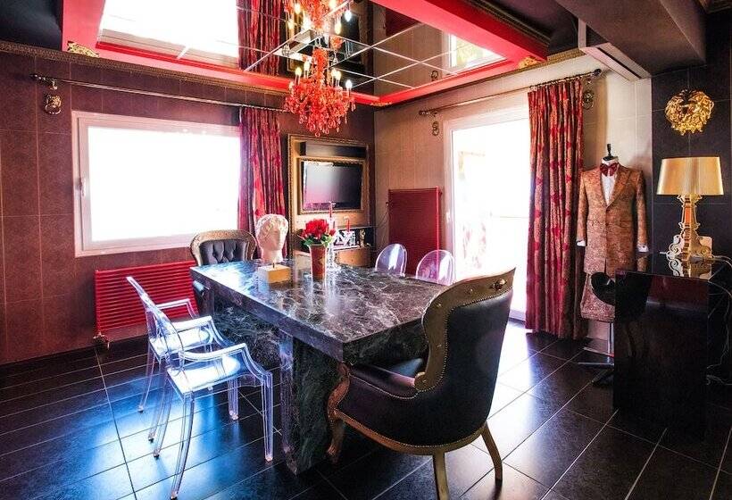 Luxury Suites   Free Parking