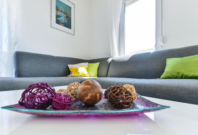 Crowonder Luxury Vir  6 New Apartments For Families With Playground For Kids